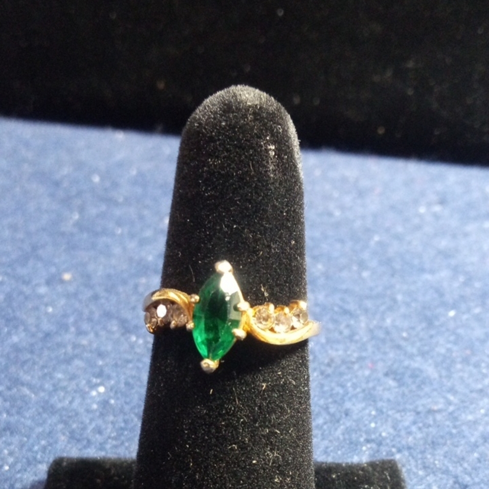 Elegant 14k EP  Gold and Green Gemstone Ring. Size 7 Vintage